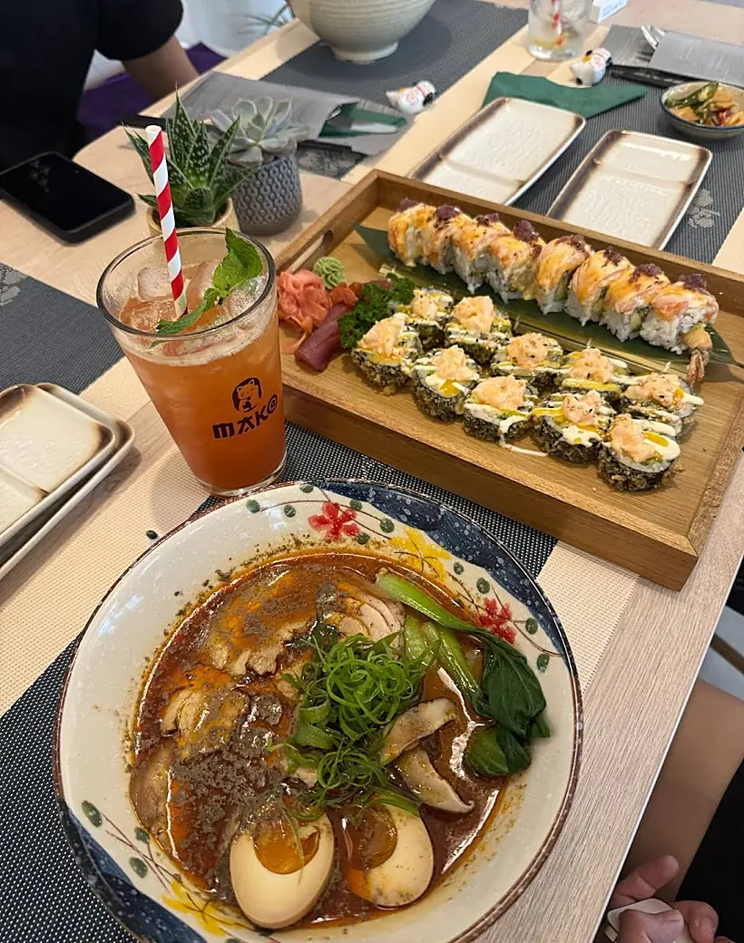 Ramen s vejcem a nudlemi